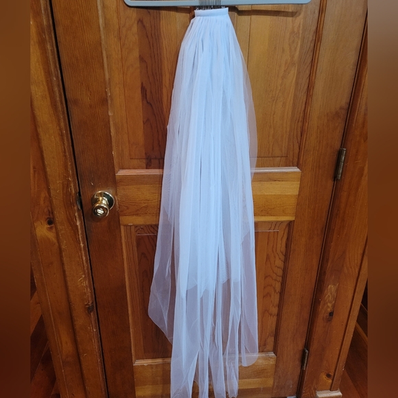 Wedding veil-fingertip length - Picture 2 of 2